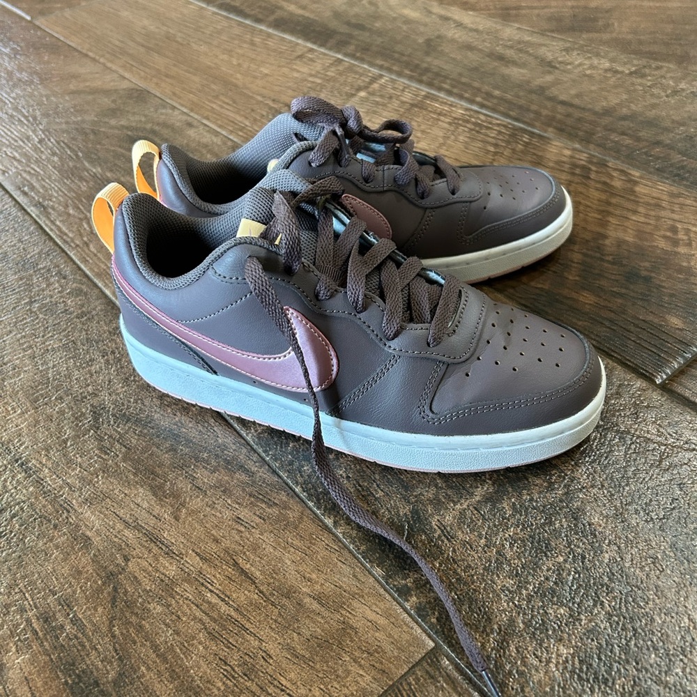 Girls Nike Dunks - Picture 2 of 5